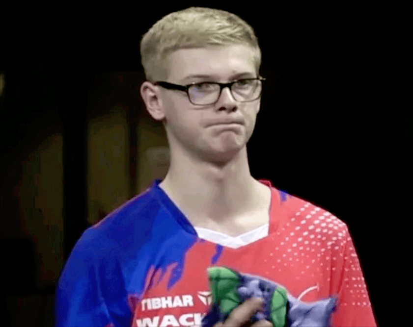 试图用夹击 试图用夹击